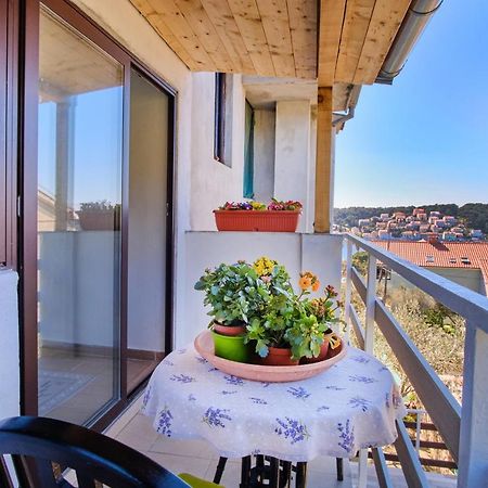Apartments Mirella Mali Lošinj Eksteriør billede