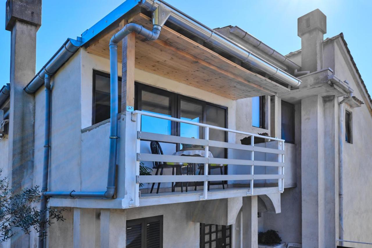Apartments Mirella Mali Lošinj Eksteriør billede