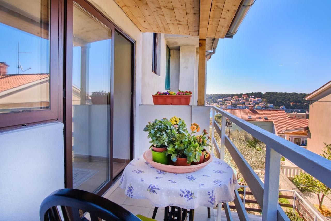 Apartments Mirella Mali Lošinj Eksteriør billede