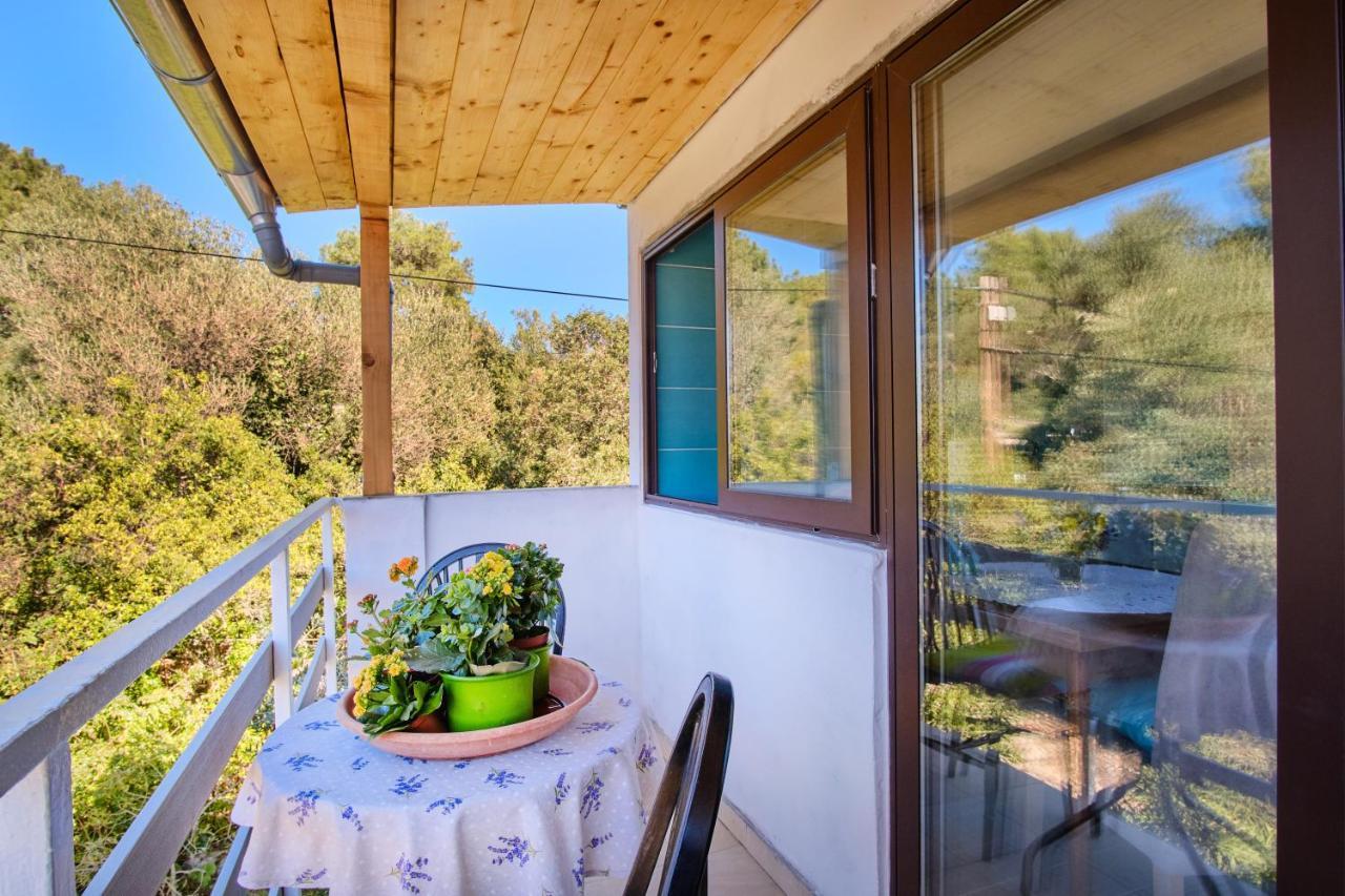 Apartments Mirella Mali Lošinj Eksteriør billede