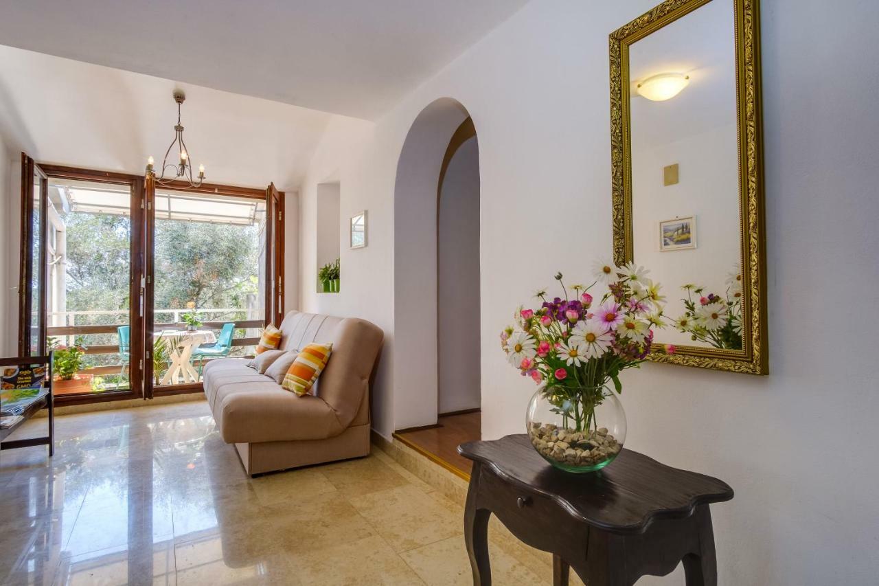 Apartments Mirella Mali Lošinj Eksteriør billede